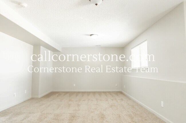 Building Photo - 4640 Kashmire Dr