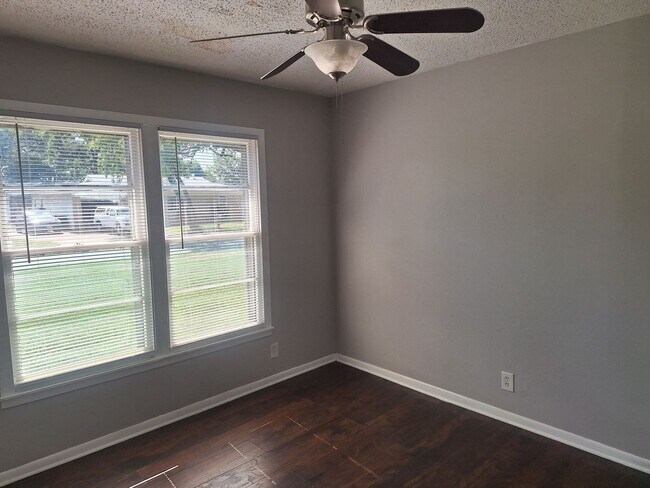 Building Photo - 1225 Harrison Ln