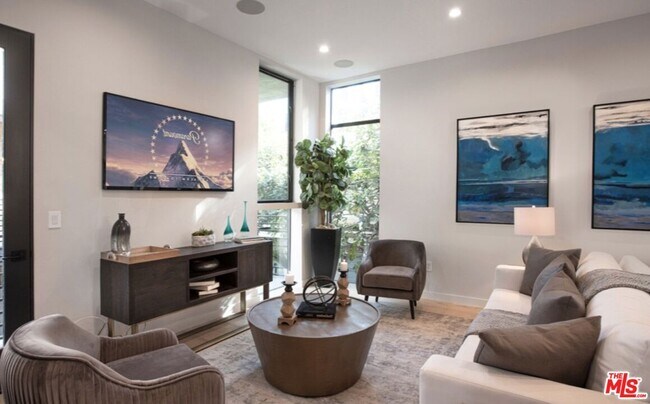 Building Photo - 4429 Tujunga Ave