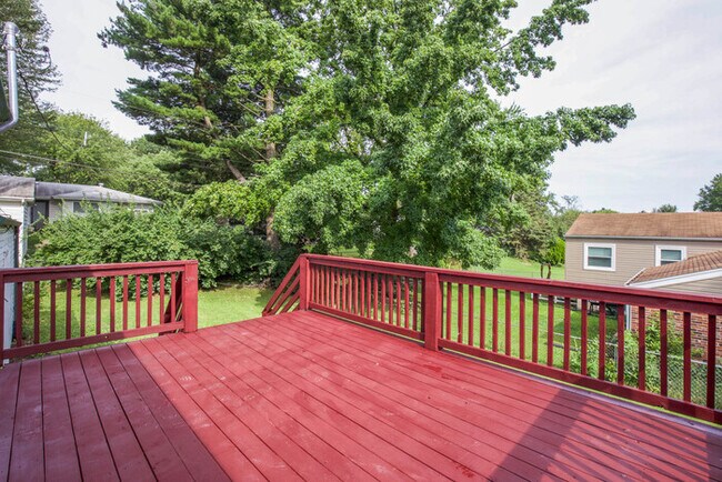 Building Photo - SPLIT LEVEL HOME FOR RENT!