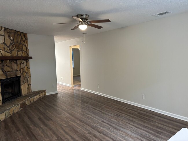 Building Photo - 408 Deborah Ln