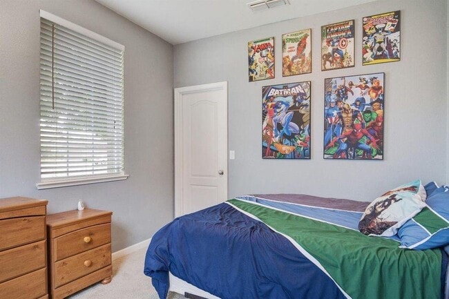 Building Photo - 2313 N Silvervale St