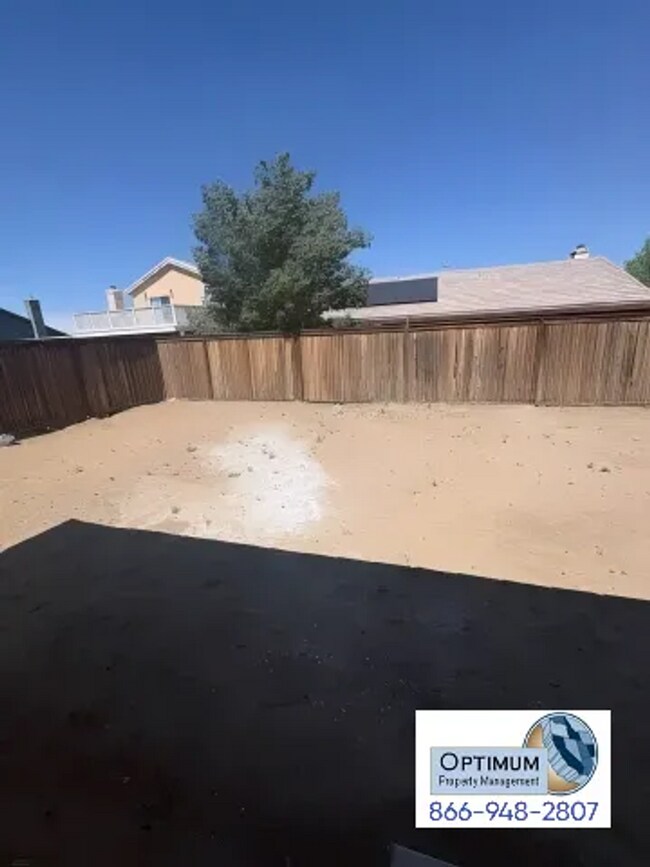 Building Photo - Spacious 4-Bedroom Home with Elegant Finishes & Convenient Location