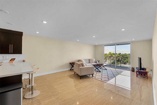 Building Photo - 1401 S Ocean Dr