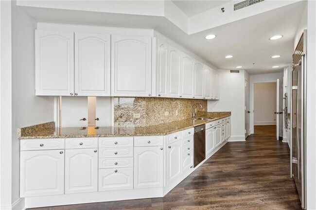 Building Photo - 2660 Peachtree Rd NW