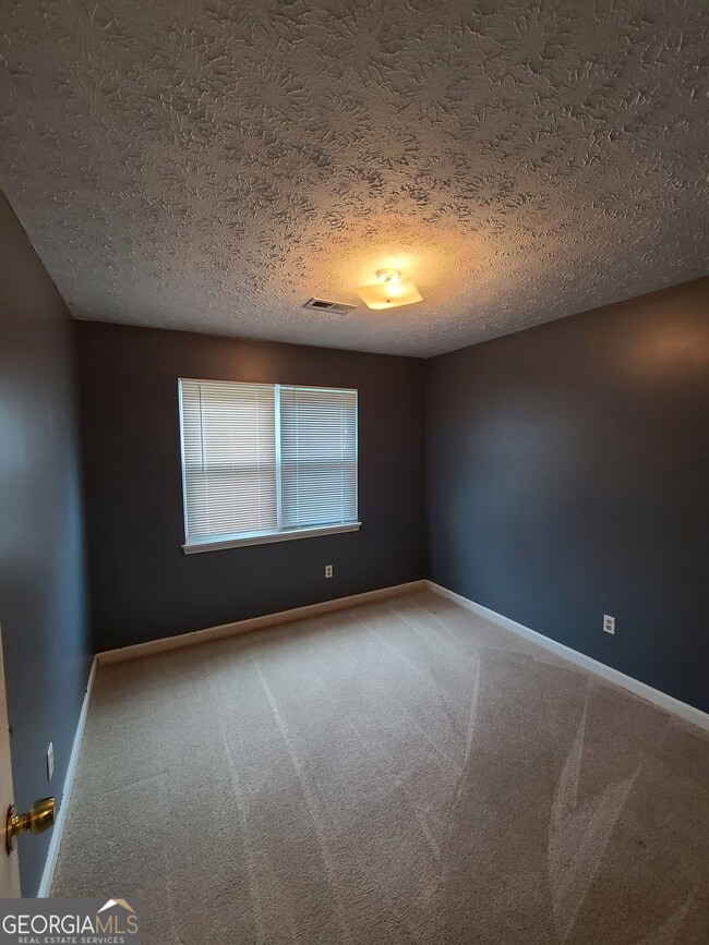 Building Photo - 216 Valley View