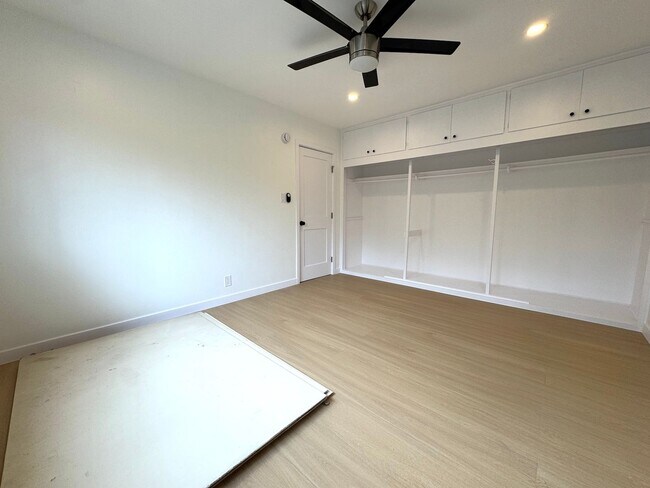 Building Photo - Top Floor Newly Renovated 2-Bedroom in Pri...