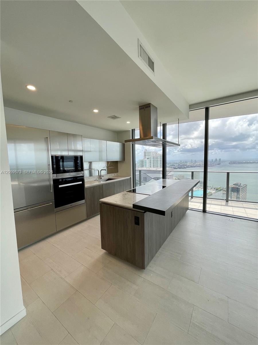 Building Photo - 1000 Brickell Plz