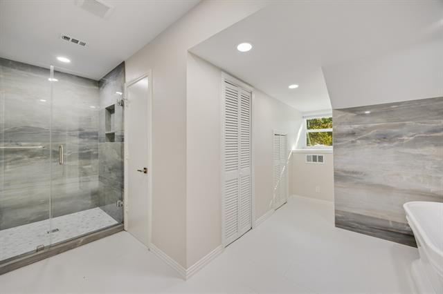Building Photo - 2325 Clearview Ct