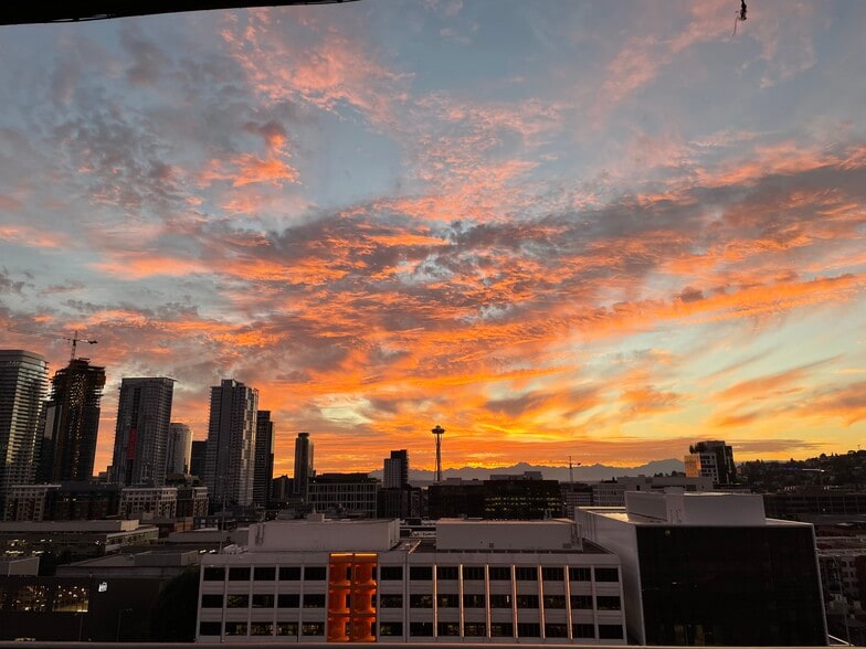 Building Photo - 320 Melrose Ave E