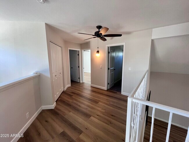 Building Photo - 4924 E Hillery Dr