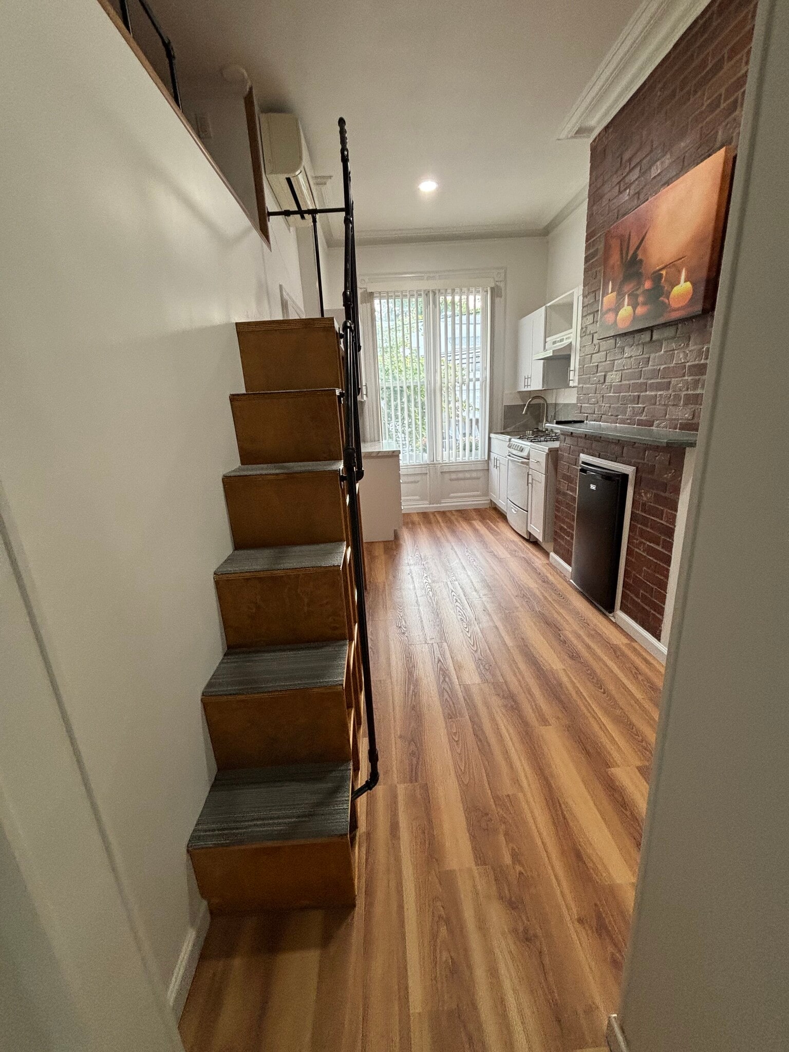 Building Photo - 605 Bramhall Ave