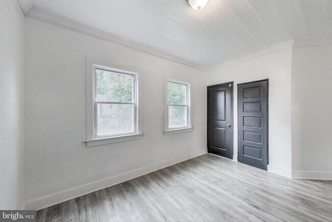 Building Photo - 3918 10th St NE