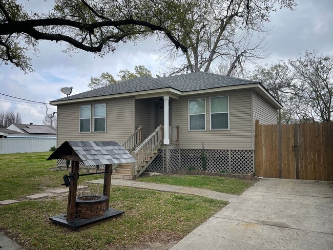 Primary Photo - Chalmette House For Rent