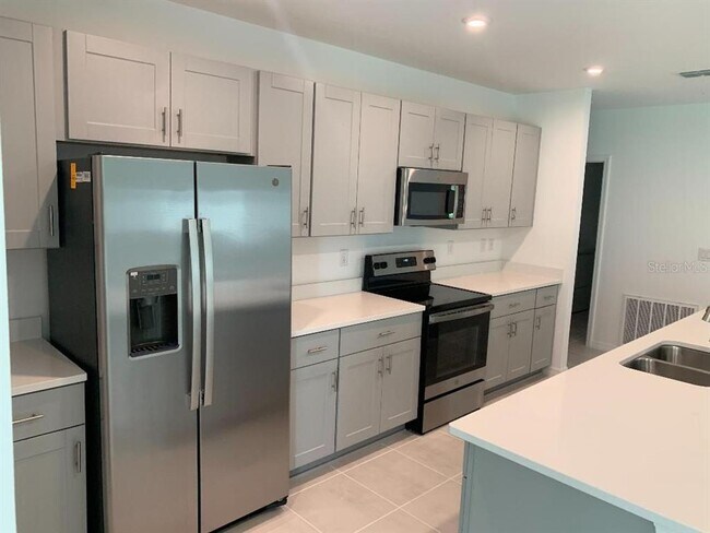 Building Photo - 5586 Tranquila Ln
