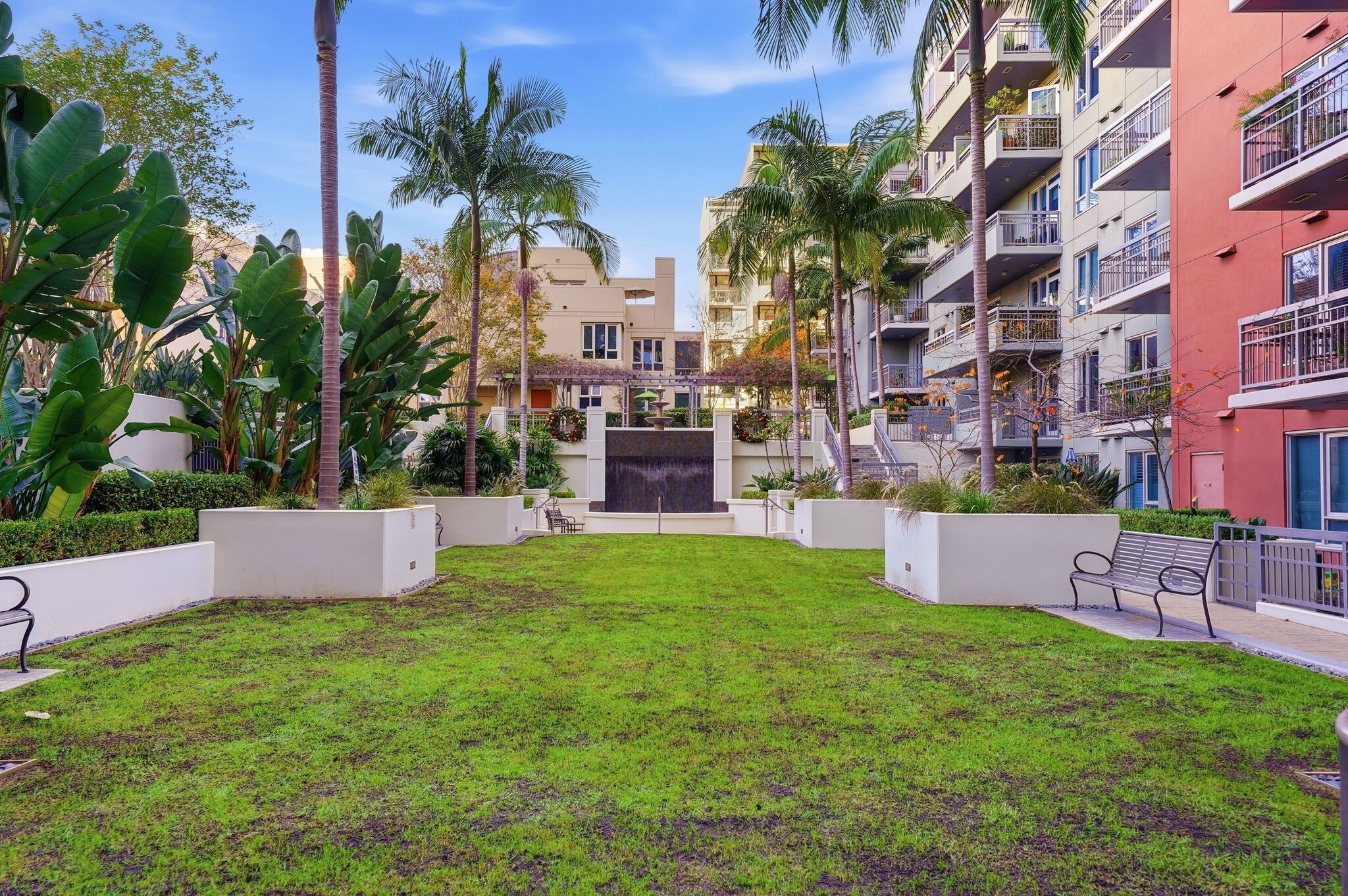 Building Photo - 300 W Beech St