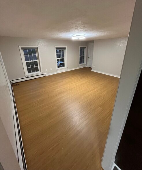 Building Photo - 24 Ash St