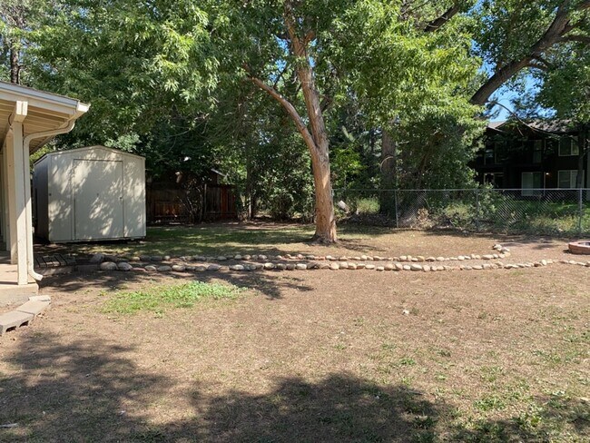 Building Photo - STUDENTS WELCOME! Sprawling Ranch Home w/ Large Fenced Yard