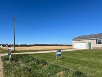 Building Photo - Spacious 3 Bedroom Home Holland Countryside