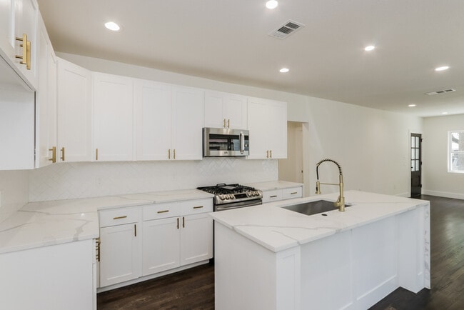 Building Photo - Stylish and Modern Living Minutes from Dow...
