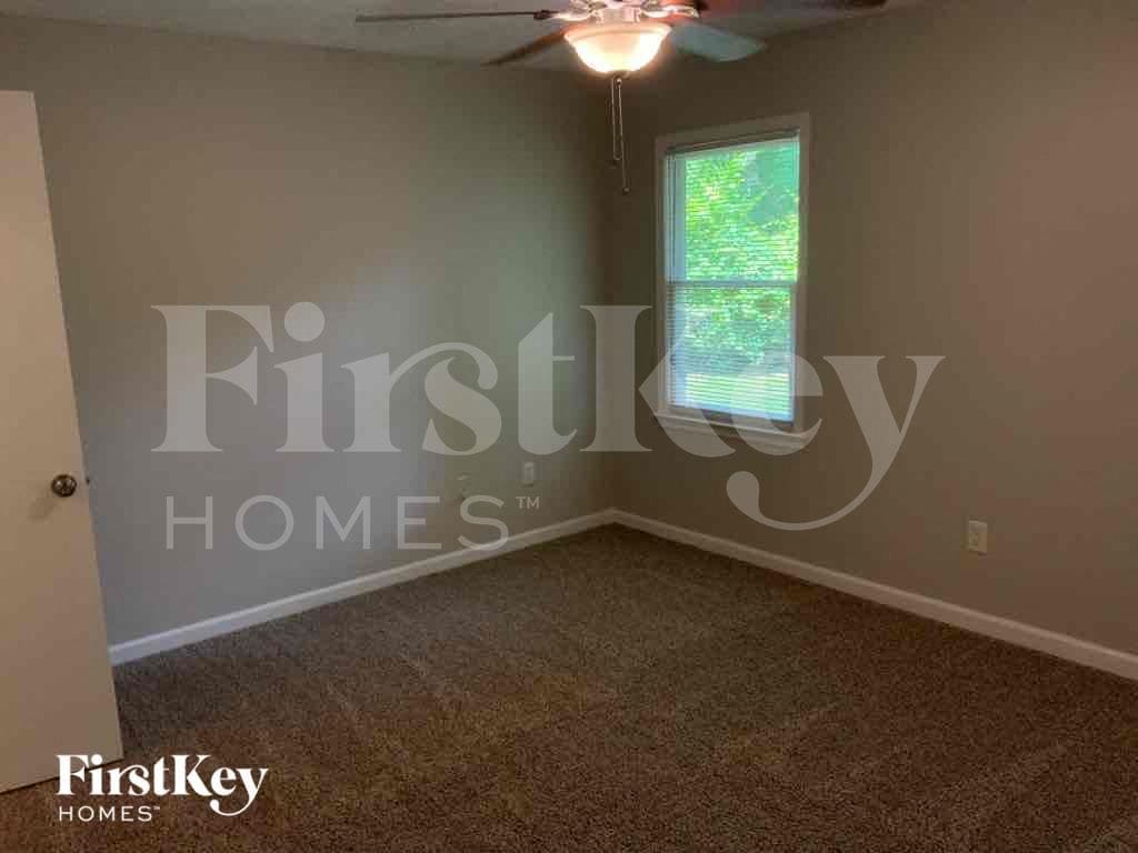 Building Photo - 388 Scenic Ln