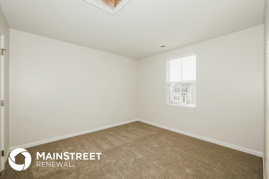 Building Photo - 13875 N Mardenis Dr W