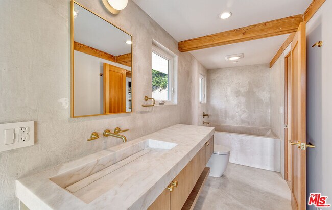 Building Photo - 20762 Rockpoint Way
