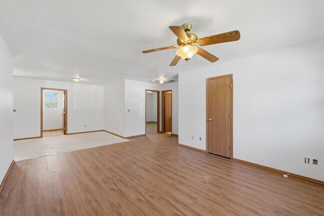 Building Photo - 126 W Terrace Ct