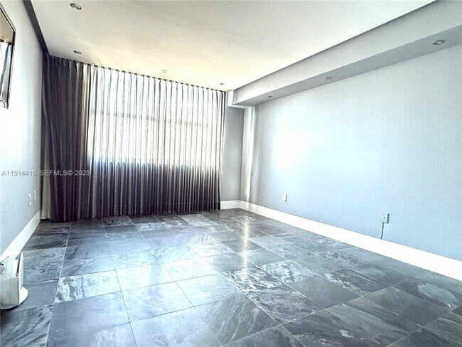 Building Photo - 31 SE 5th St