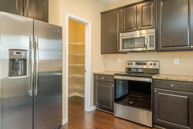 Building Photo - 9675 Rushmore Cir