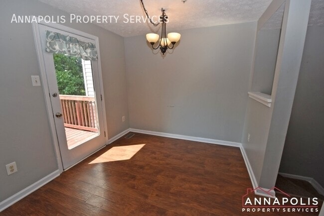 Building Photo - 806 Lilac Ct
