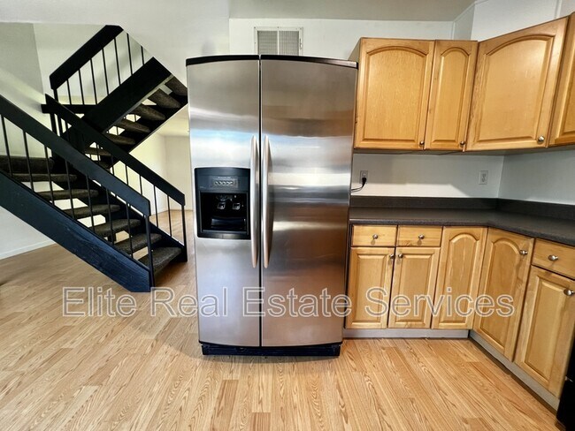 Building Photo - 10633 Aristocrat Ct