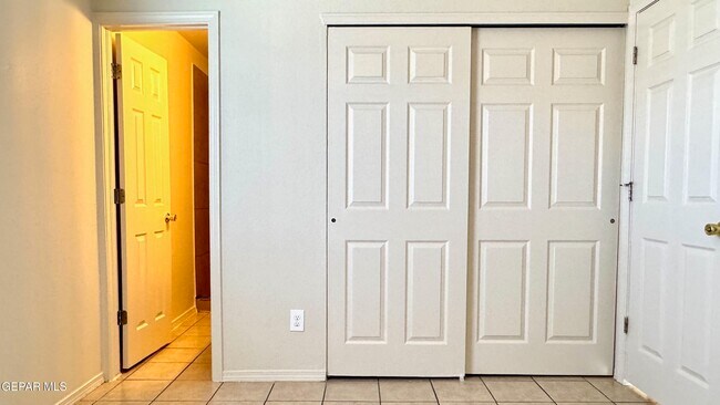 Building Photo - 8491 Roseway Dr