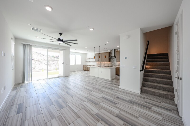 Building Photo - 1137 E Kachina Trl