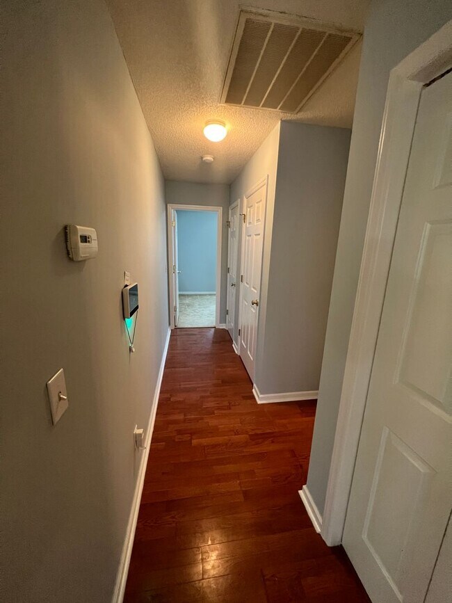 Building Photo - Welcome to this charming 3-bedroom, 2-bathroom home located in the desirable Ogden area of Whitne...