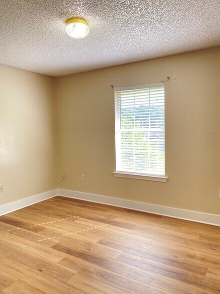 Bedroom 1 - 2492 Paris Mill Rd