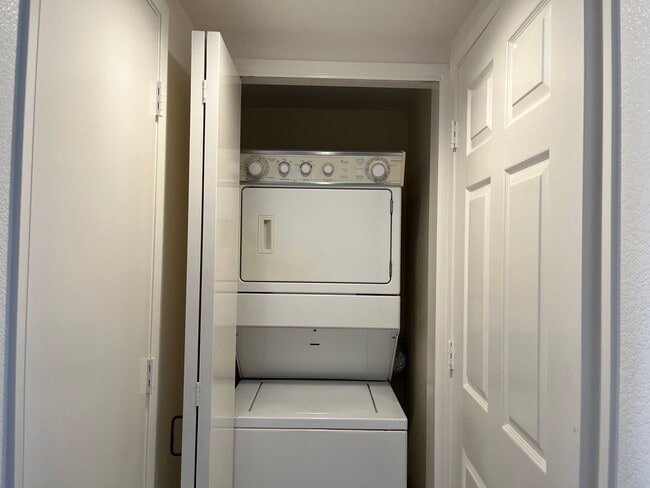 Building Photo - Country Club Village - 2 bedrooms, 2 baths...