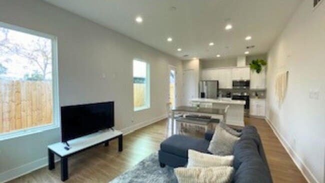 Building Photo - 835E Dorchester St