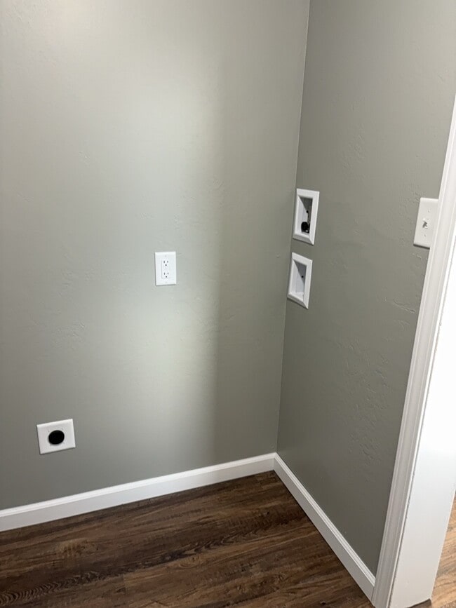 Building Photo - 520 E Washington St