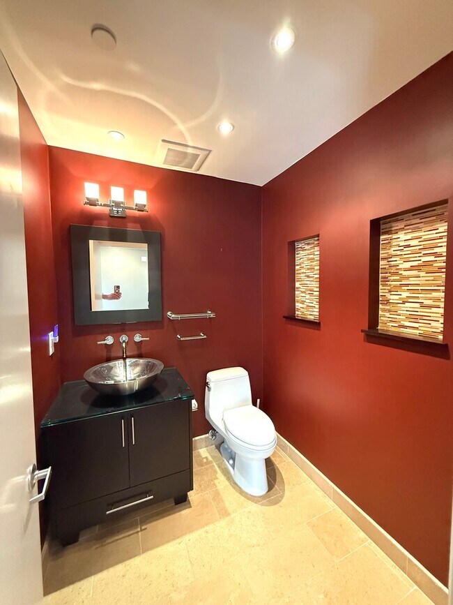 Building Photo - HUGE MODERN BRIGHT Potrero Hill Top Floor ...