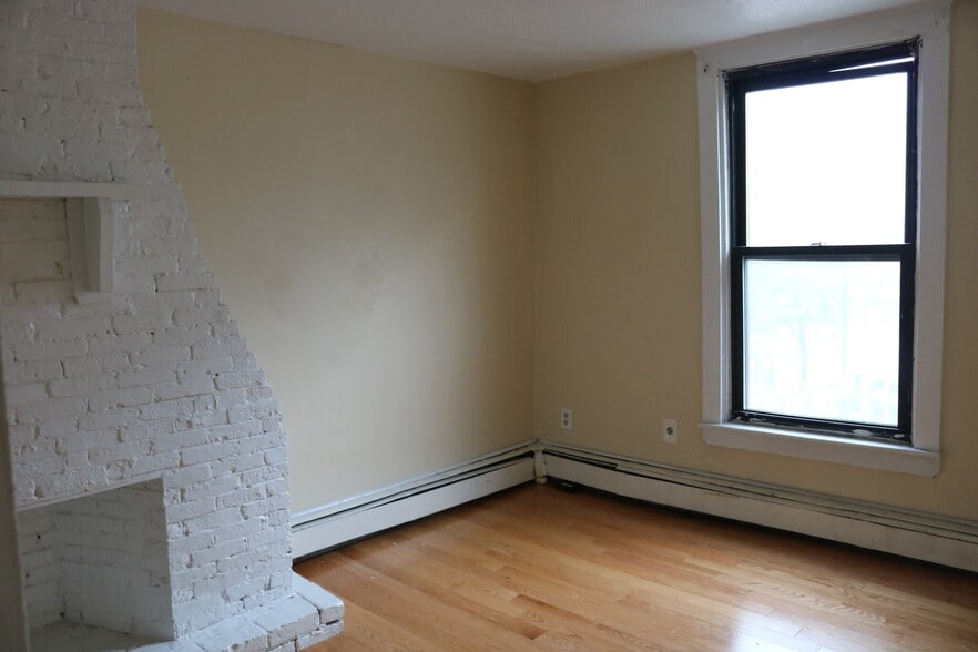 Building Photo - 218 Cambridge St