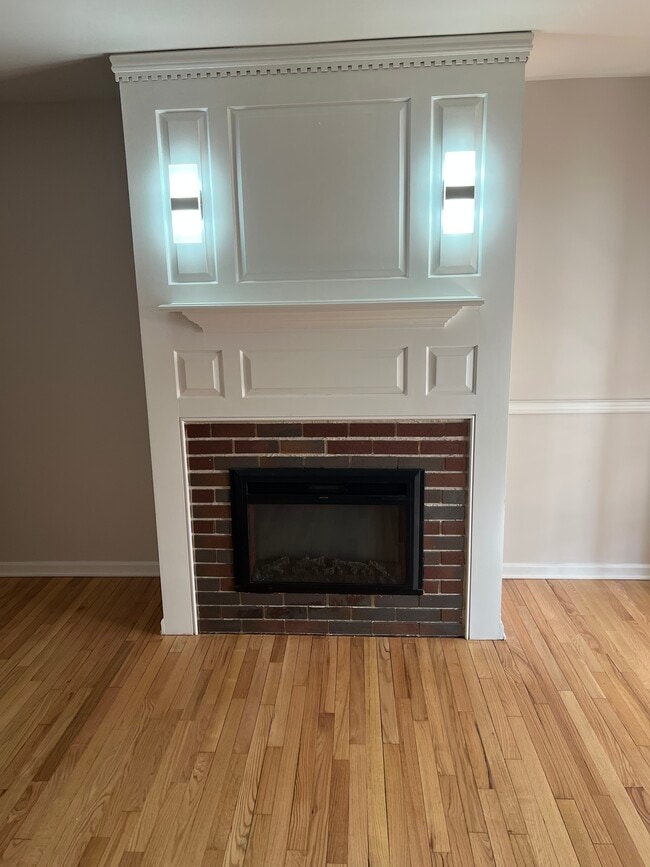 Building Photo - 161 N Gates Ave