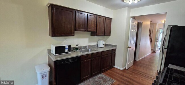 Building Photo - 707 Curry Ford Ln