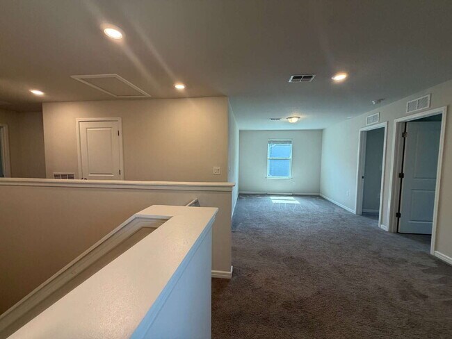 Building Photo - 30561 Gilbern Rd