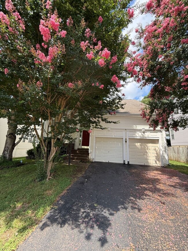 Building Photo - 5106 Higgins Dr