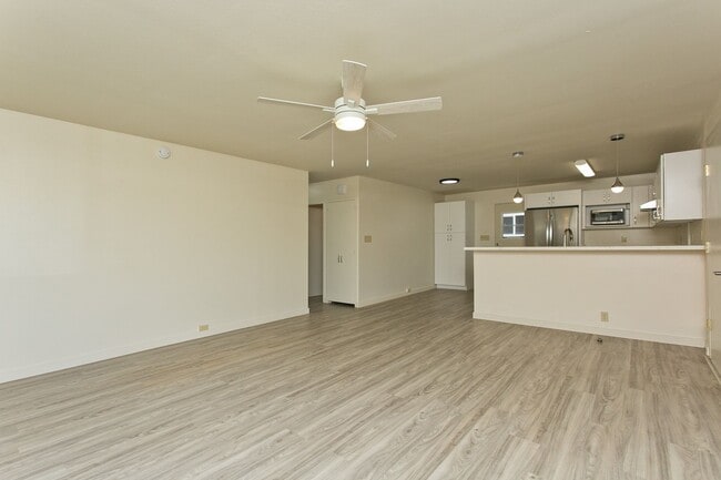 Building Photo - Single Family