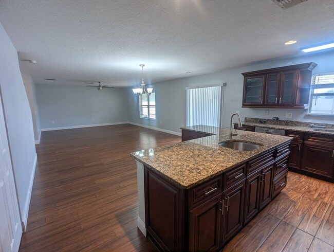 Building Photo - For Rent: Spacious, Open Floor Plan, 4 Bedroom House, Mount Dora Florida.