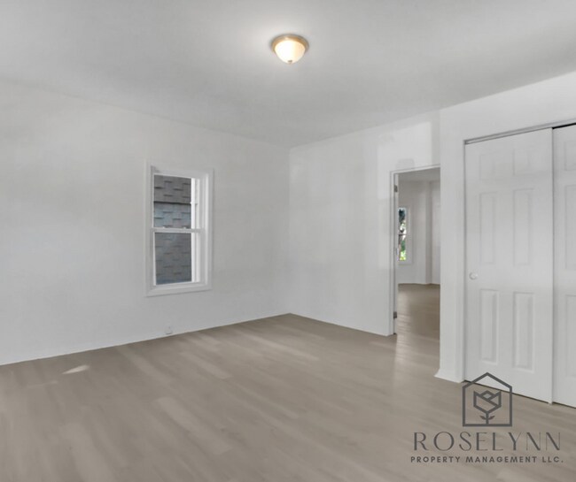 Building Photo - 270 Walnut St