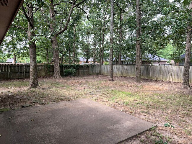 Building Photo - 2135 Raintree Dr