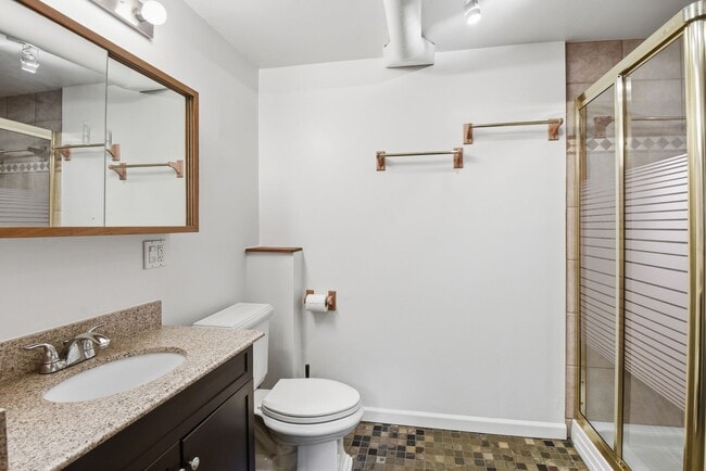 Building Photo - 3bd/2ba Bellevue Home